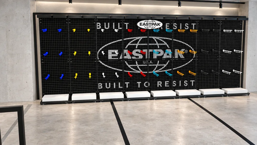 Eastpak - Zone éphémère Citadium : Mur de présentation et crochets colorés