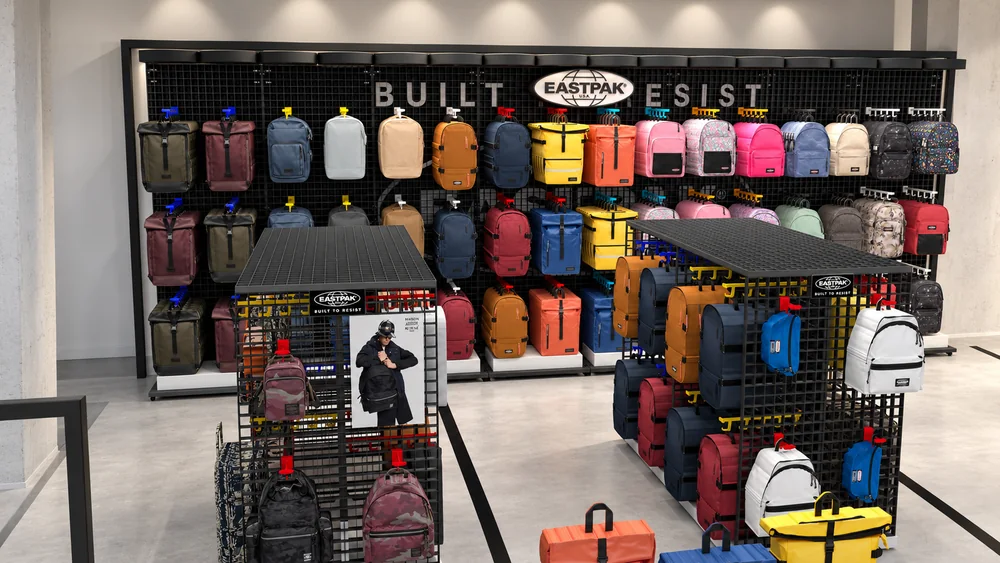 Eastpak - Zone éphémère Citadium : Mur de sacs et présentoirs centraux