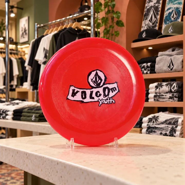 Volcom — Frisbee — mise en situation en magasin