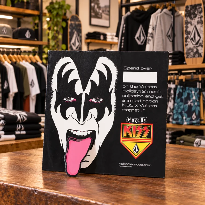 Volcom × Kiss — mise en situation en magasin
